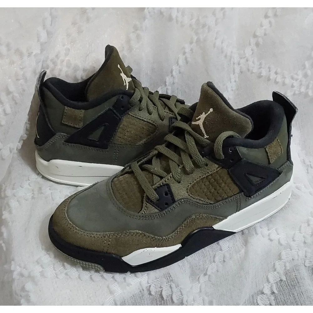 Jordan 4 Retro SE Craft Olive Kids Sneakers FB9929-200 Medium‎ Olive Size 2Y